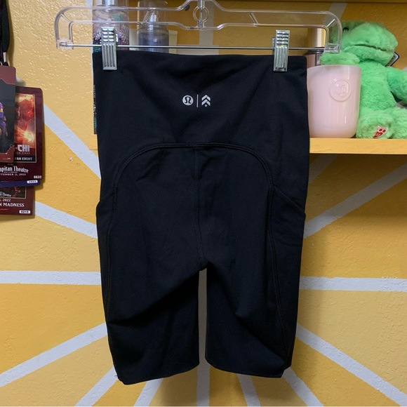Lululemon X Barrys Stronger as One High-Rise 8" Biker Shorts Size 2 - Picture 8 of 11